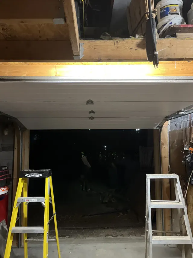 Track and door setup from inside – Garagetex project photo